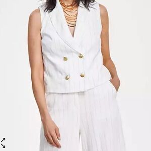 Inc international concepts : like new striped crop vest